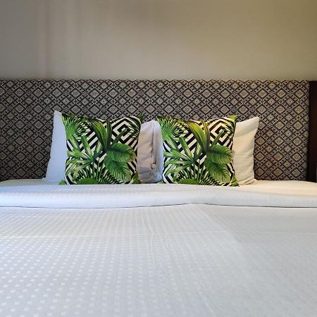 Check In Saladaeng (Adults Only) Otel Bangkok Dış mekan fotoğraf