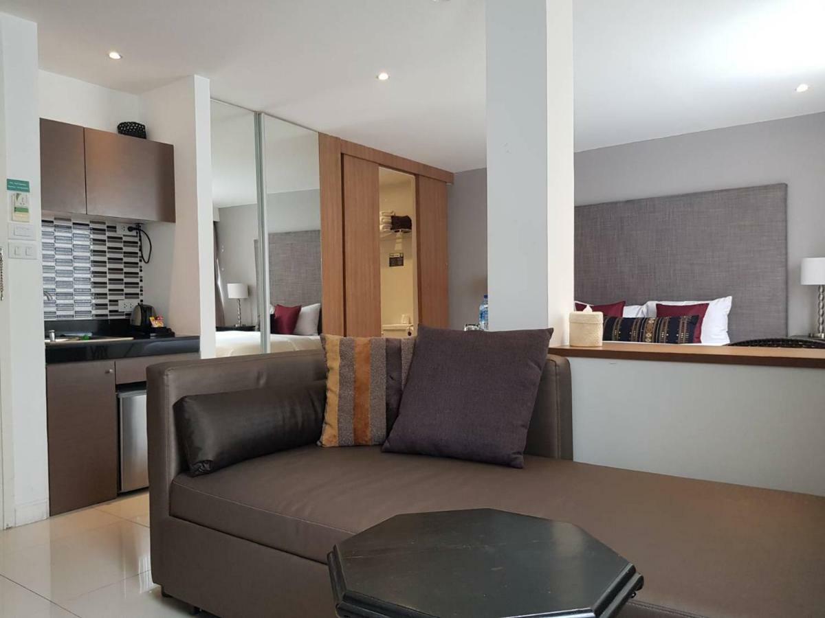 Check In Saladaeng (Adults Only) Otel Bangkok Dış mekan fotoğraf