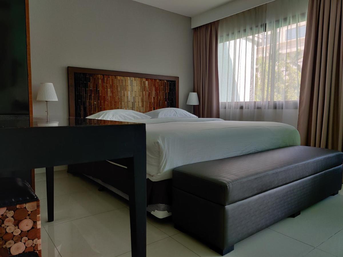 Check In Saladaeng (Adults Only) Otel Bangkok Dış mekan fotoğraf