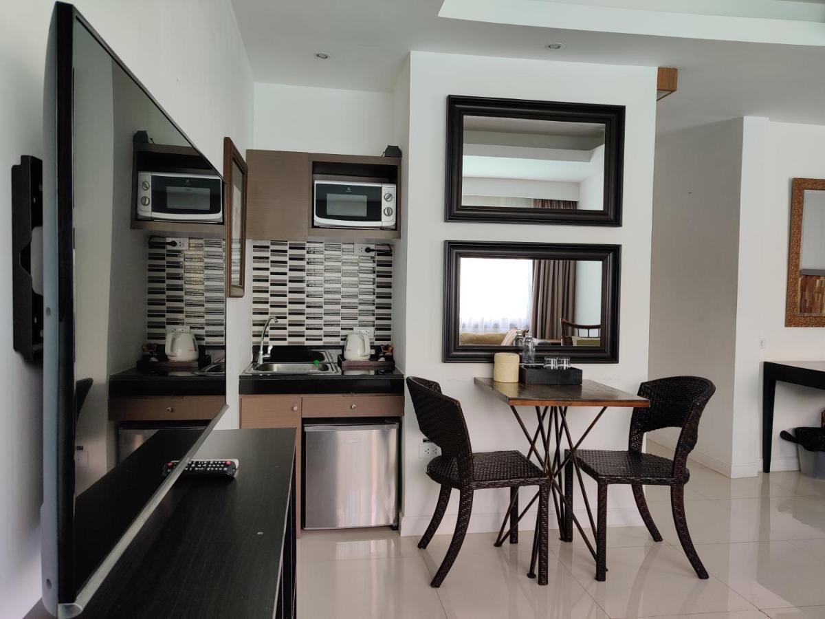 Check In Saladaeng (Adults Only) Otel Bangkok Dış mekan fotoğraf