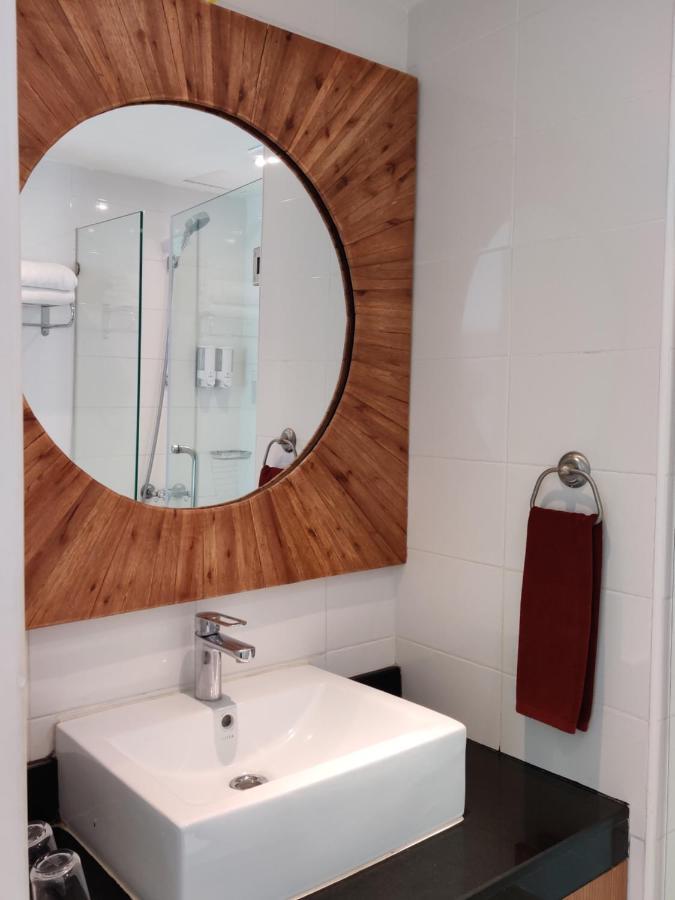 Check In Saladaeng (Adults Only) Otel Bangkok Dış mekan fotoğraf
